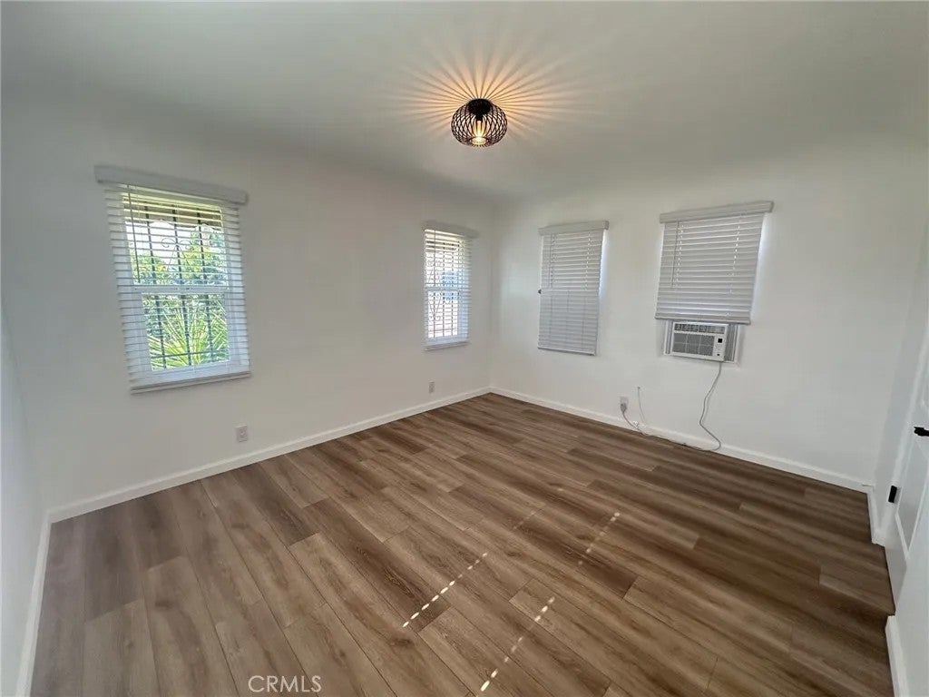 3667 W 110th