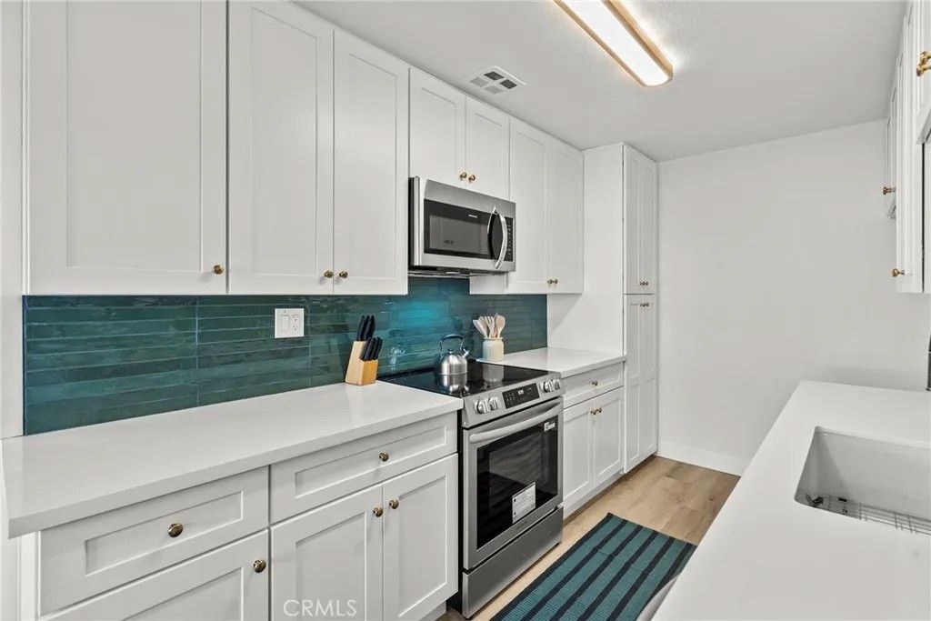 Photo of 5400 Newcastle #12, Encino, CA 91316 (MLS # SR26030376)