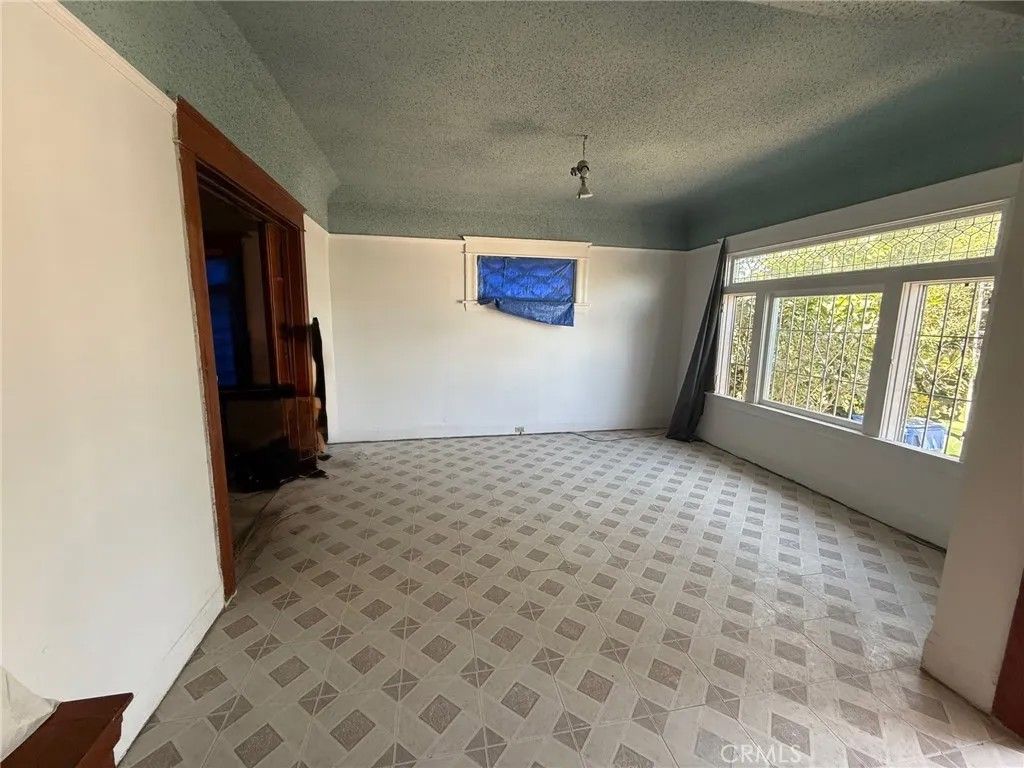 Photo of 860 W 54th St, Los Angeles, CA 90037 (MLS # WS25266448)
