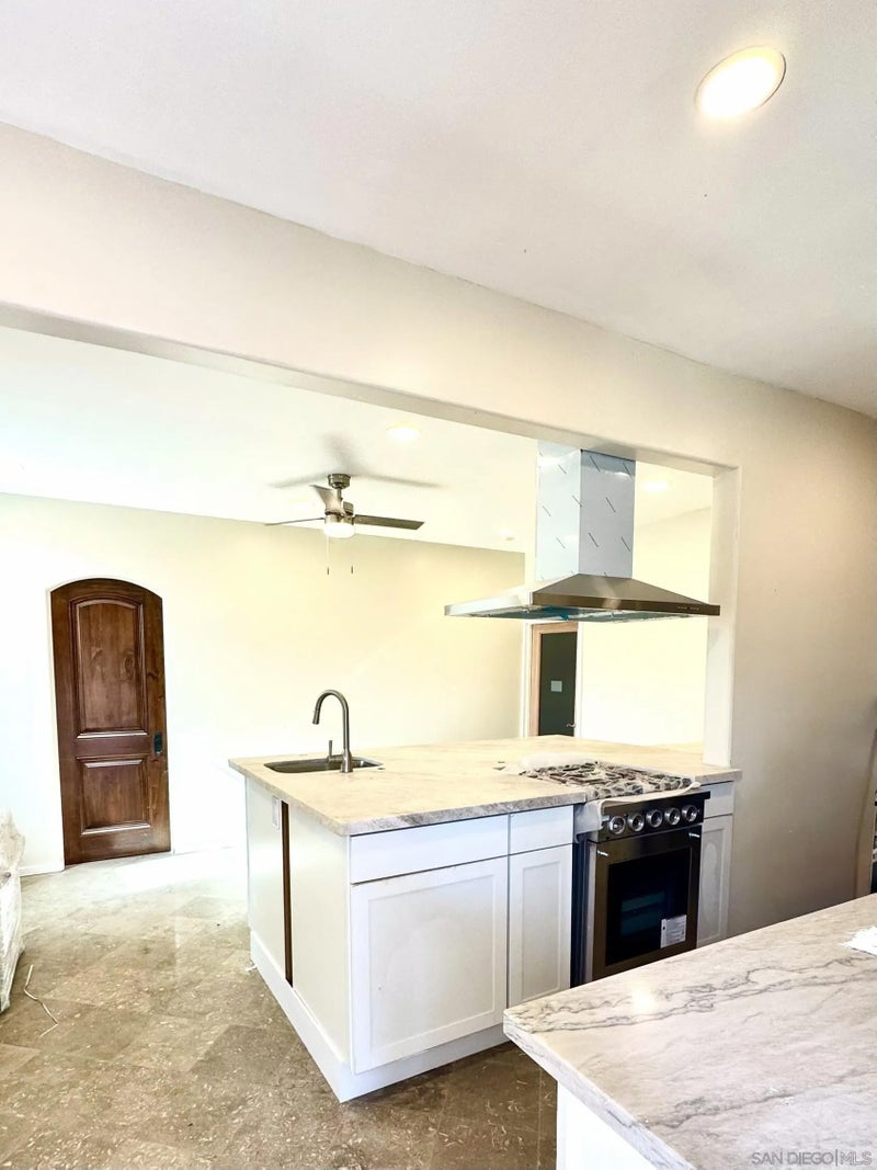 2971-2971 1/2 Imperial Ave