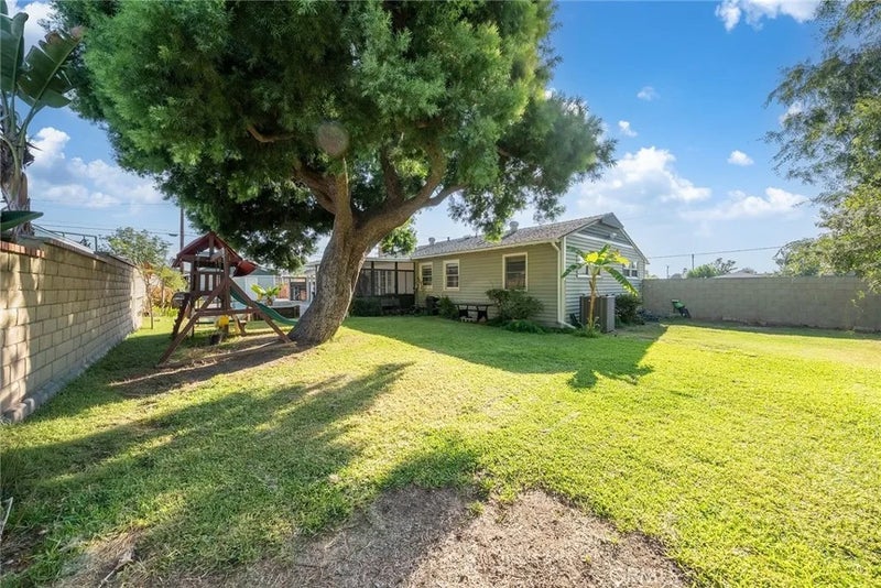 1106 S Lark Ellen