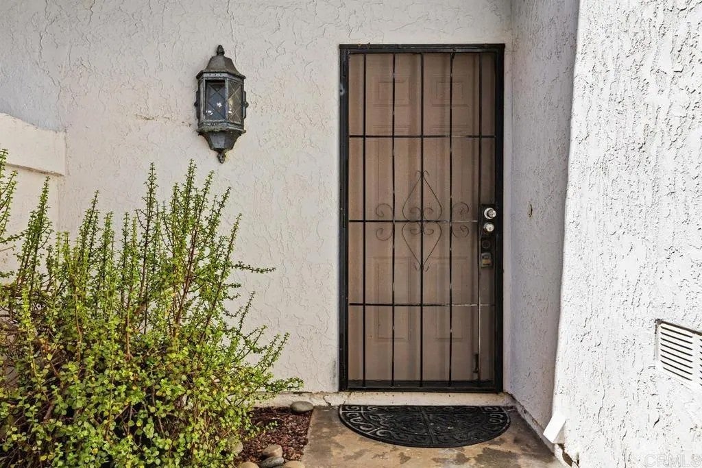 6547 Via Barona
