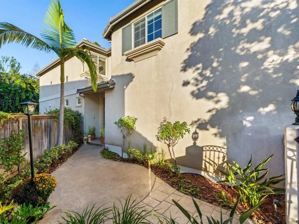 5572 Foxtail Loop