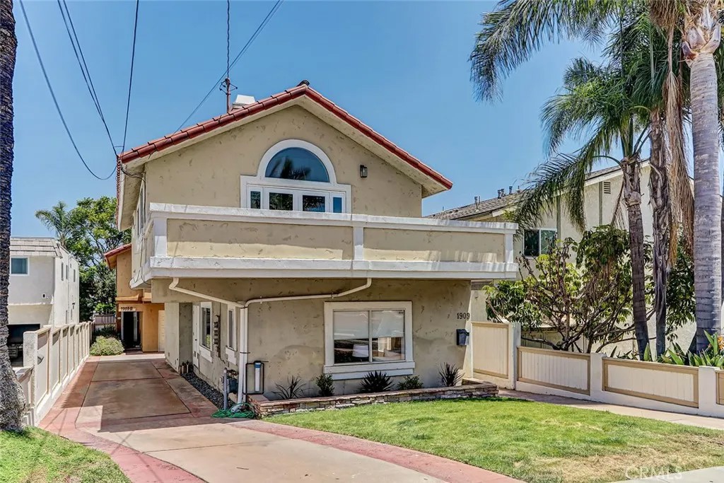 1909 Mathews Avenue A