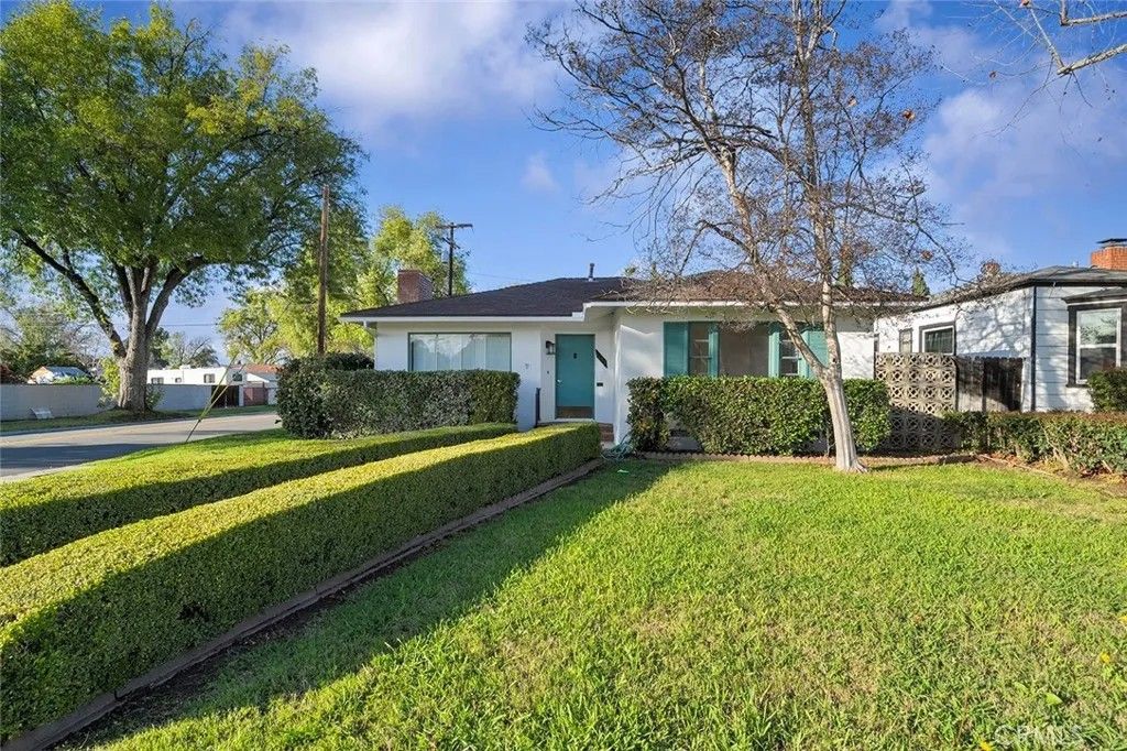 Photo of 4693 Central Ave, Riverside, CA 92506 (MLS # RS26030176)