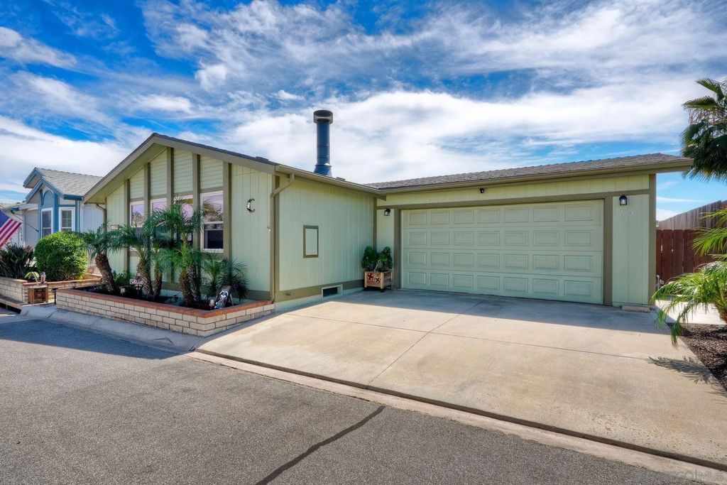 Photo of 1192 Via Santa Paulo, Vista, CA 92081 (MLS # 260006824)