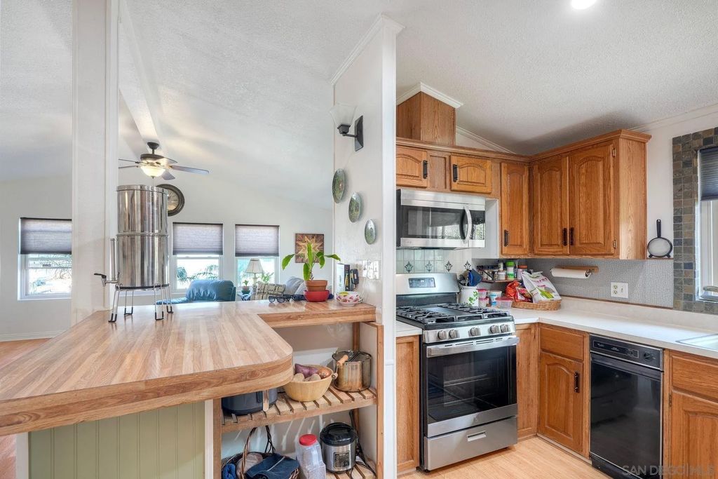 Photo of 1192 Via Santa Paulo, Vista, CA 92081 (MLS # 260006824)