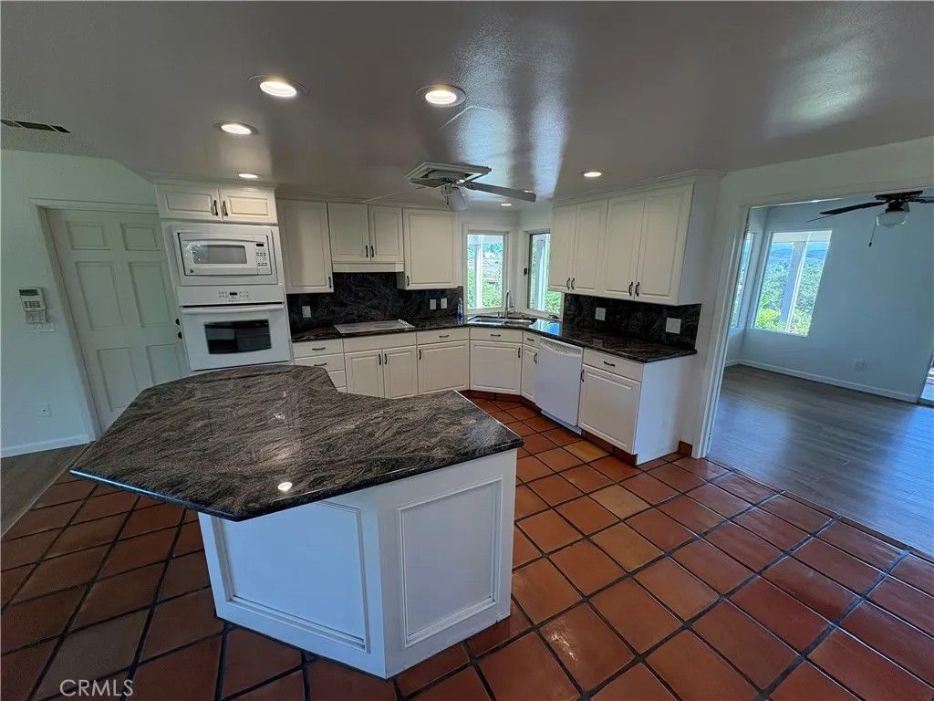 Photo of 1905 Vista Del Norte, Fallbrook, CA 92028 (MLS # TR25219476)