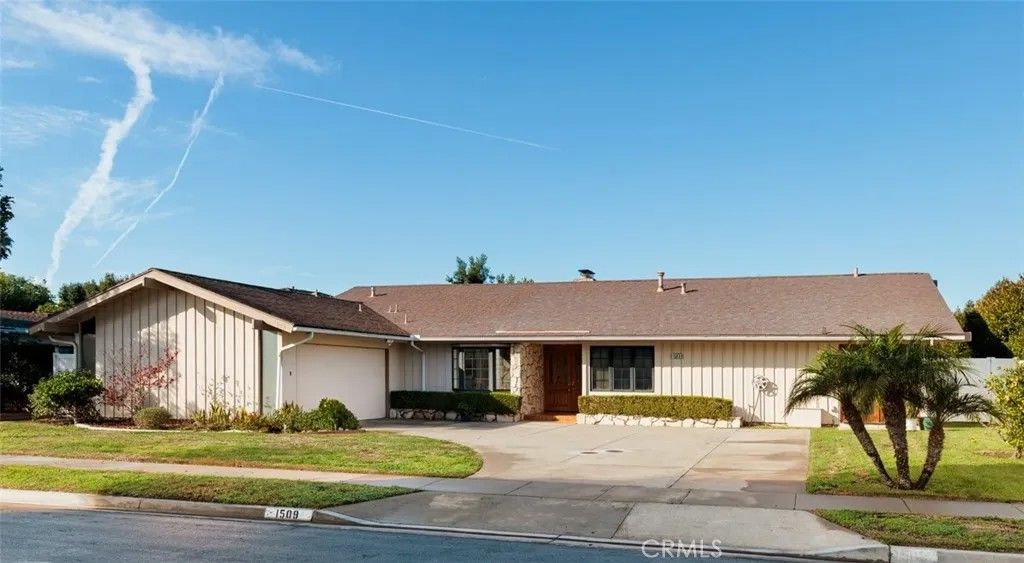 Photo of 1509 Anita Ln, Newport Beach, CA 92660 (MLS # OC25280091)