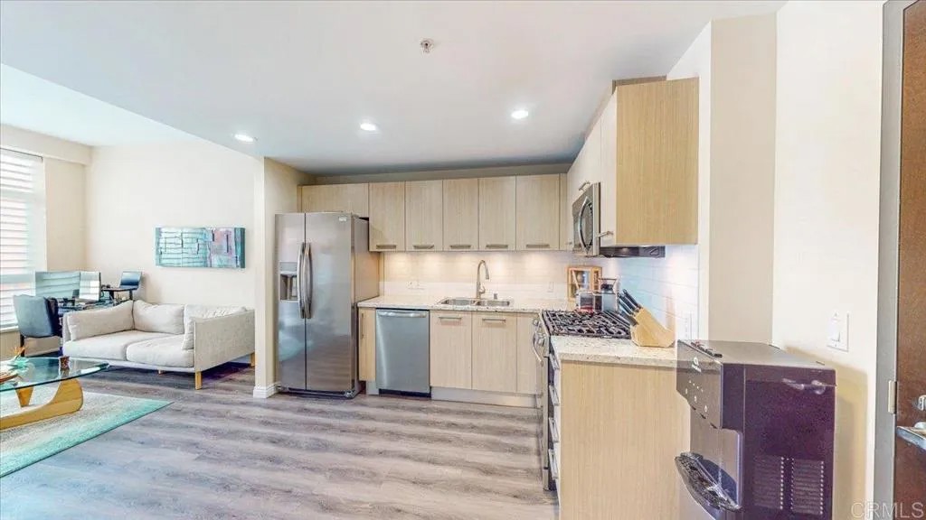 1431 Pacific Highway 702