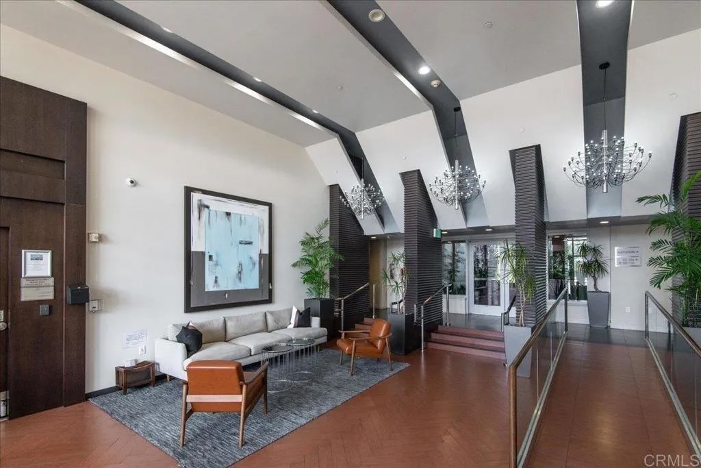 1431 Pacific Highway 702