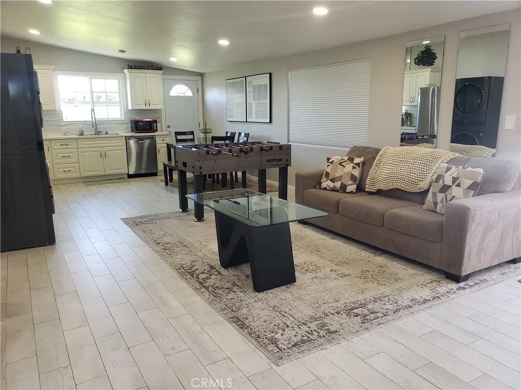 9641 CRESTWOOD