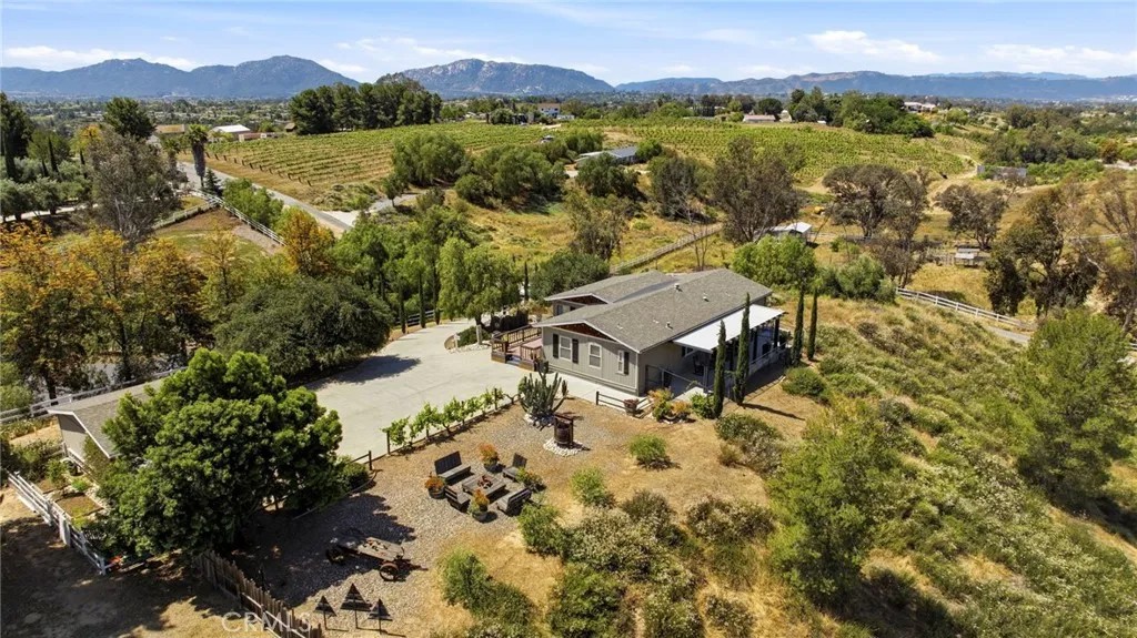 41714 Avenida De Anita