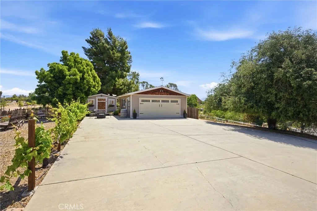 41714 Avenida De Anita
