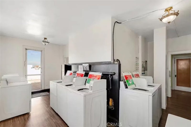 360 W Ocean 605