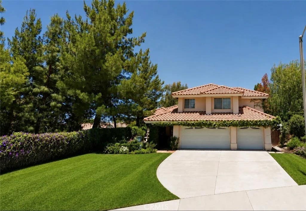 Photo of 42064 Avenida Vista Ladera, Temecula, CA 92591 (MLS # CV26165129)