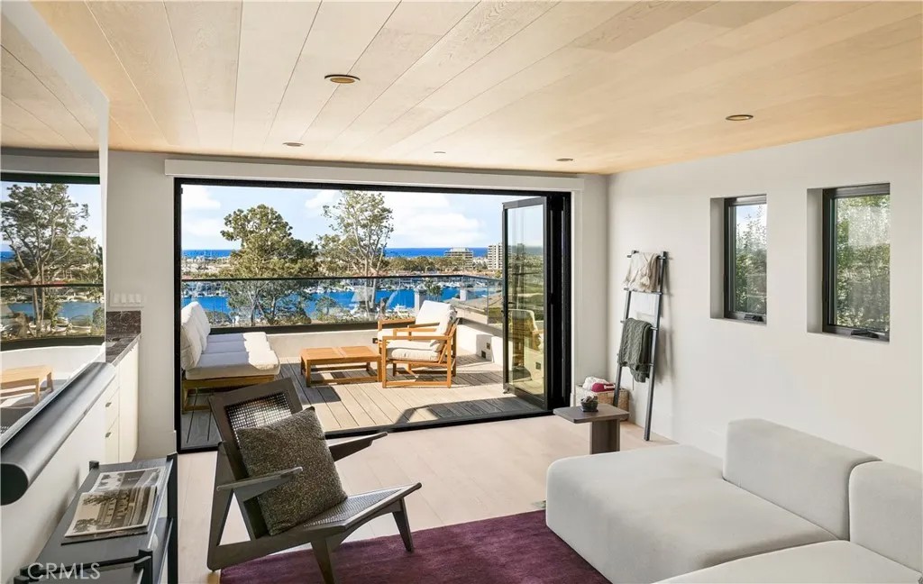 2212 Cliff Drive