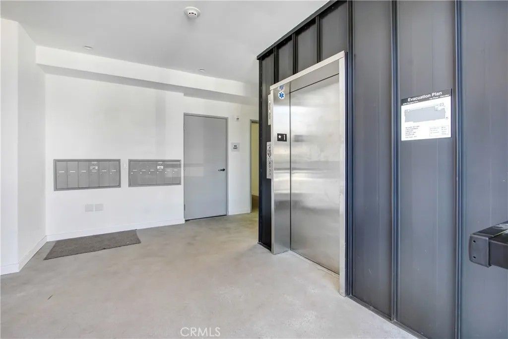 Photo of 4409 Saugus Ave #104, Sherman Oaks, CA 91404 (MLS # SR26079664)