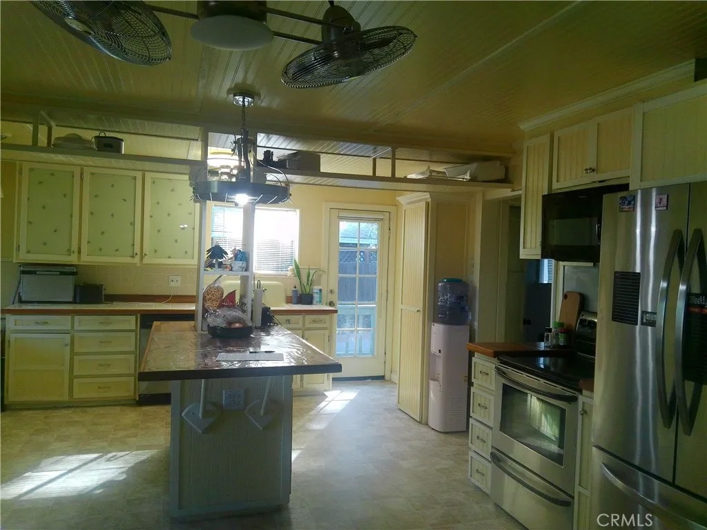6537 Forestview Dr