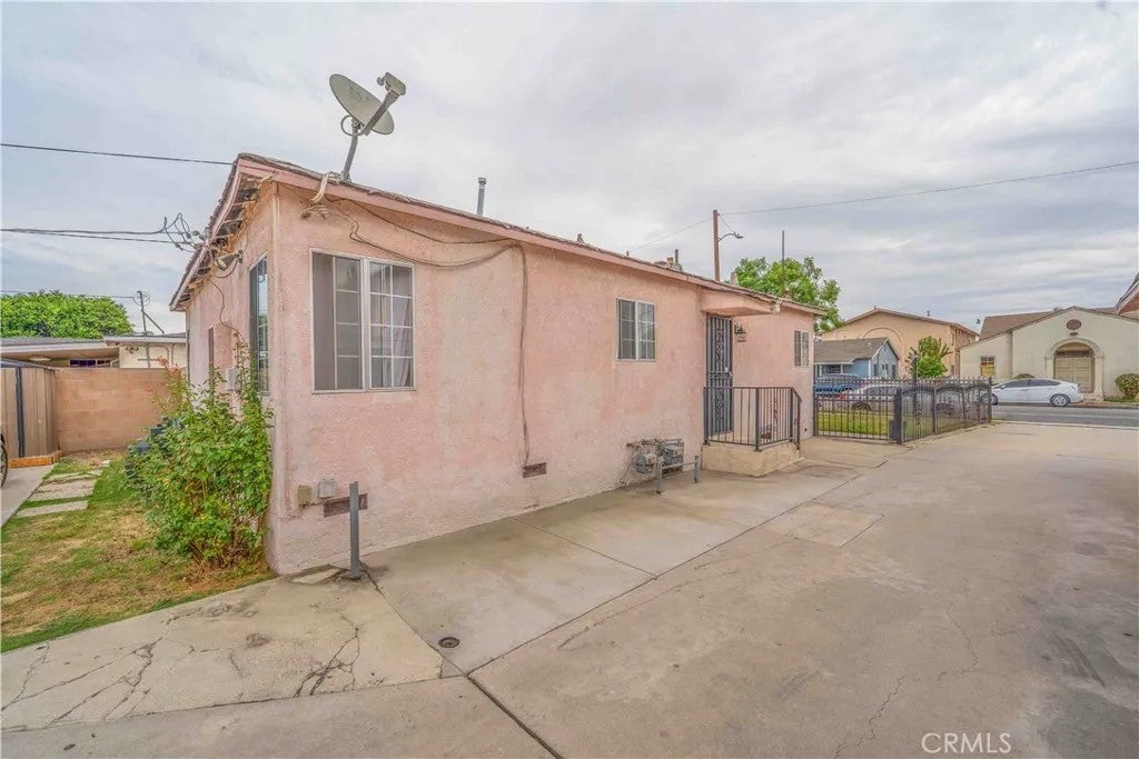 6631 El Selinda Avenue