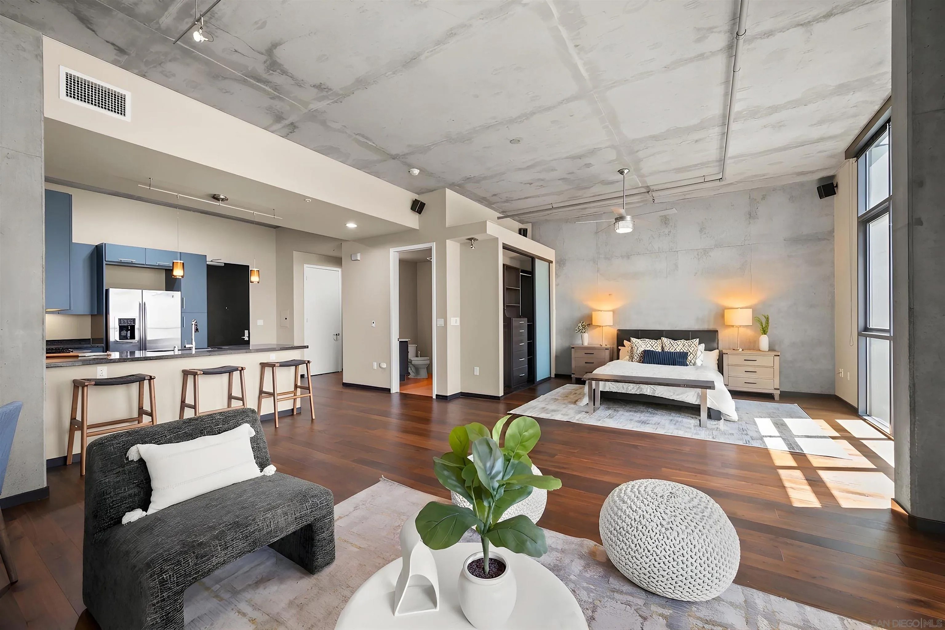 527 Tenth Ave 302