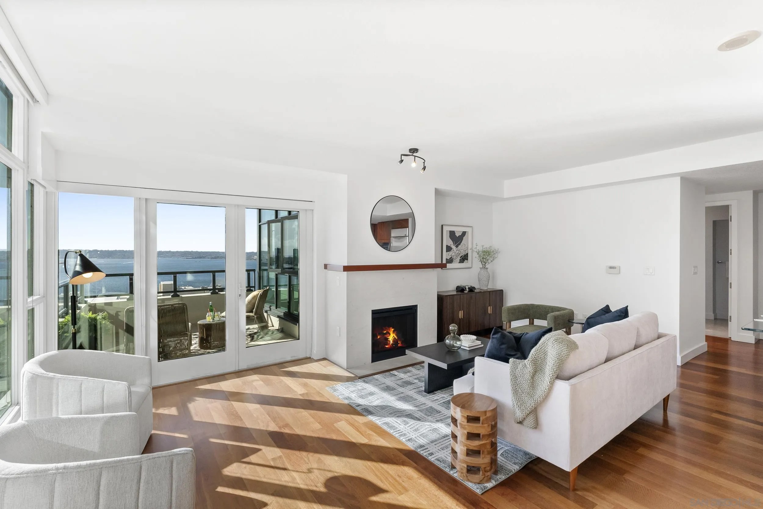 1205 Pacific Hwy 2106