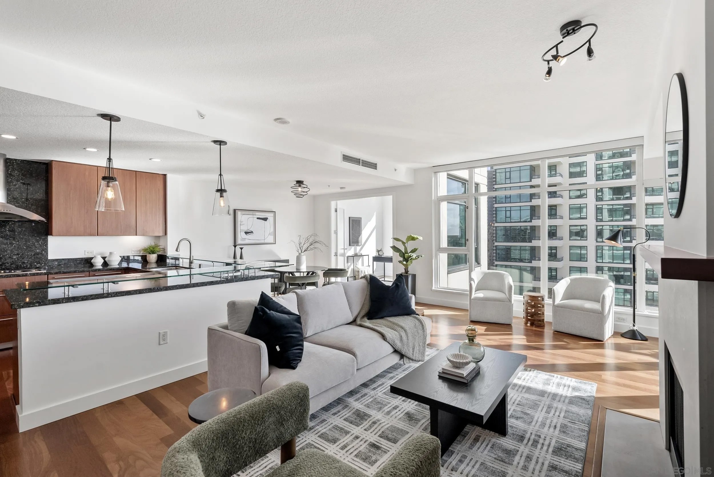 1205 Pacific Hwy 2106