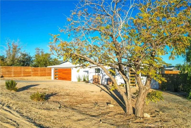 4727 Avenida La Flora Desierta