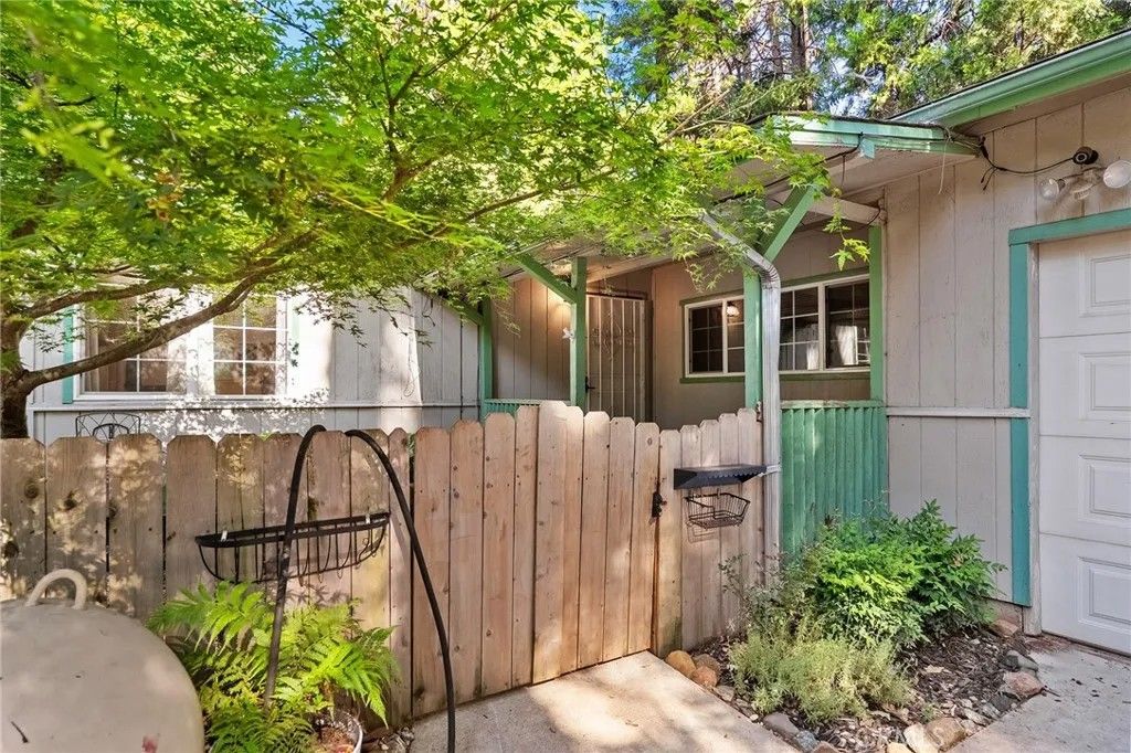 Photo of 6603 Woodward Drive, Magalia, CA 95954 (MLS # SN26015893)