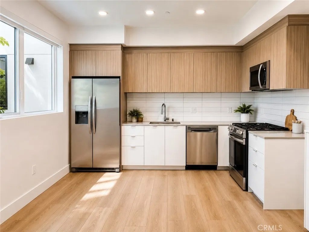 Photo of 12078 Guerin Street #108, Studio City, CA 91604 (MLS # SR26166930)