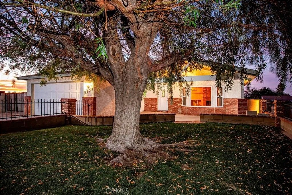 Photo of 5603 W Avenue M2, Lancaster, CA 93536 (MLS # SR26009701)