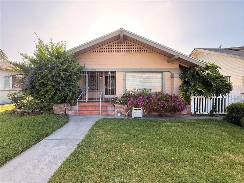 6226 Comstock