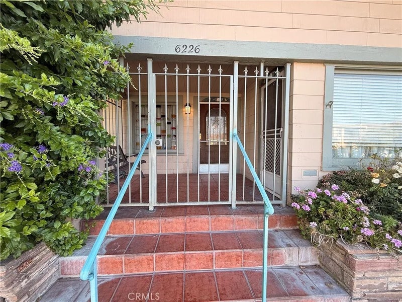 6226 Comstock