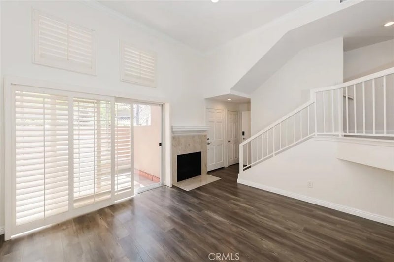 1325 E Grand