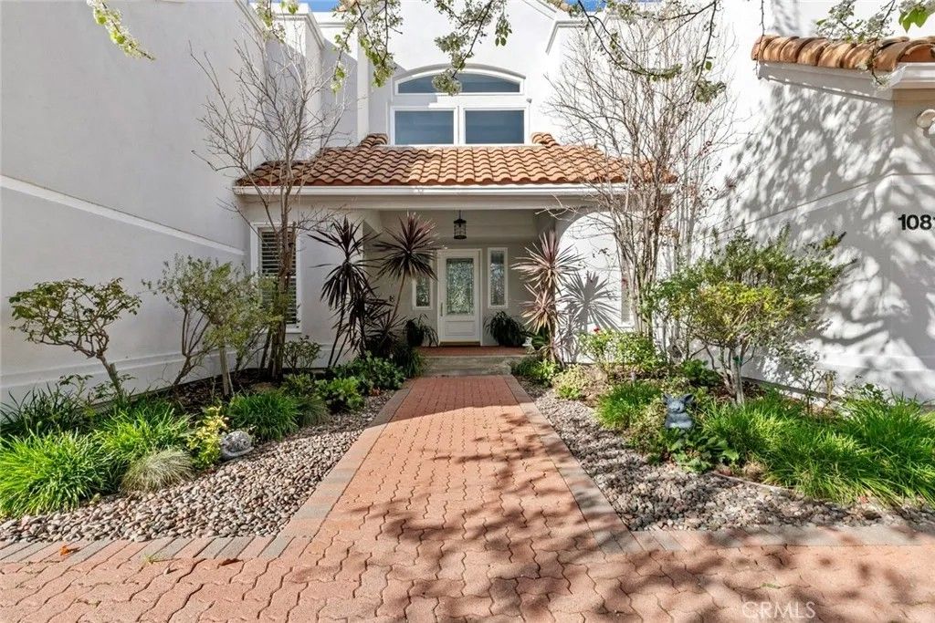 Photo of 10811 Baile Avenue, Chatsworth, CA 91311 (MLS # SR26011209)