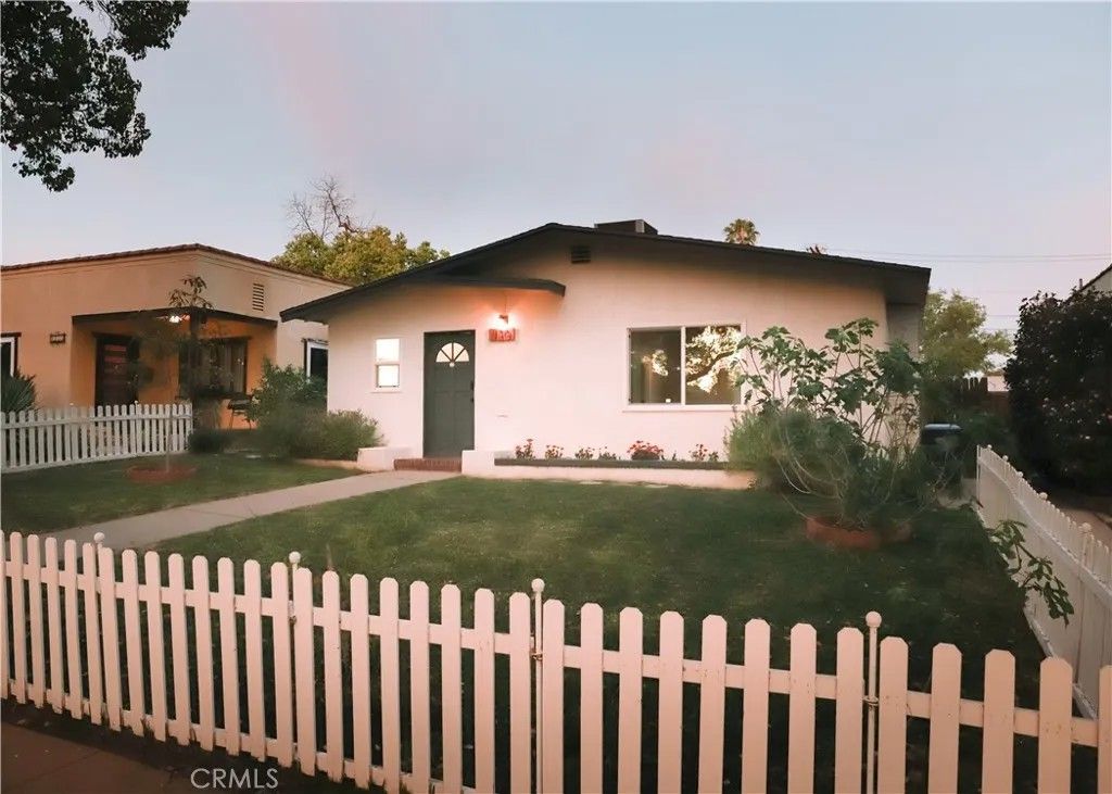 Photo of 1130 Wesley Ave, Pasadena, CA 91104 (MLS # SR26058727)