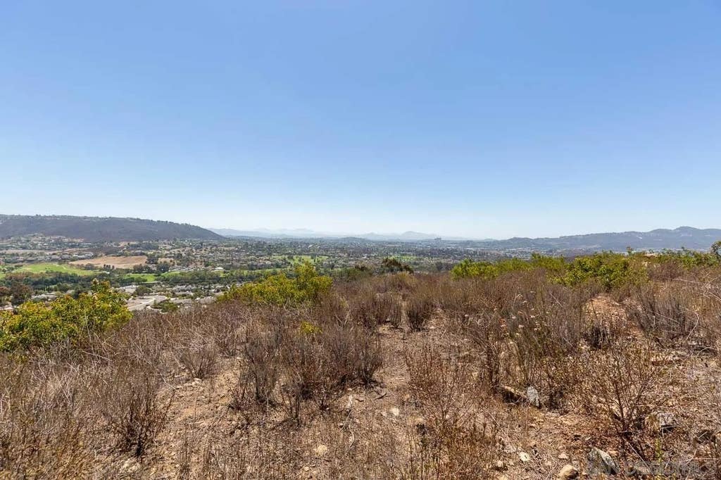 Photo of N Twin Oaks Valley Rd, San Marcos, CA 92069 (MLS # 260017590)