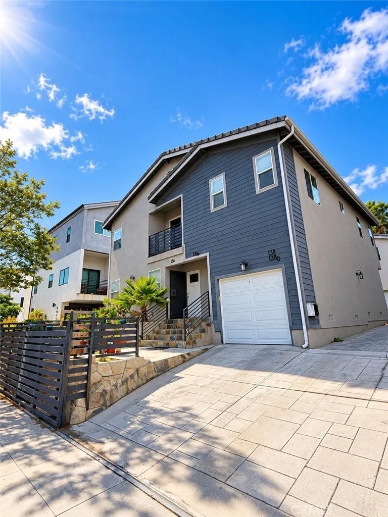 136 N Carondelet