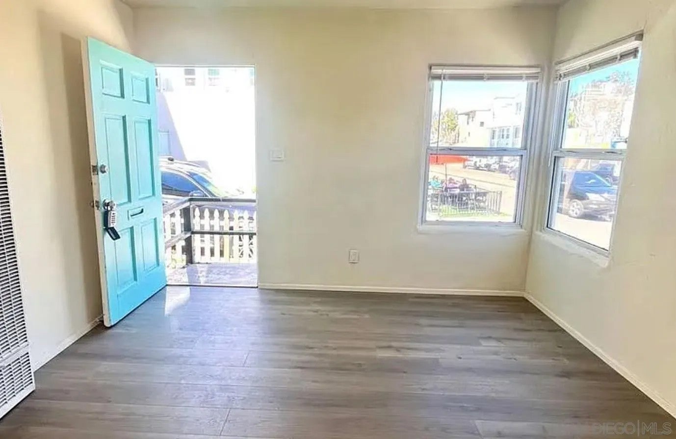 723-725 Sunset Court