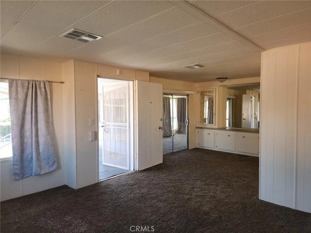 881 N Lake 290