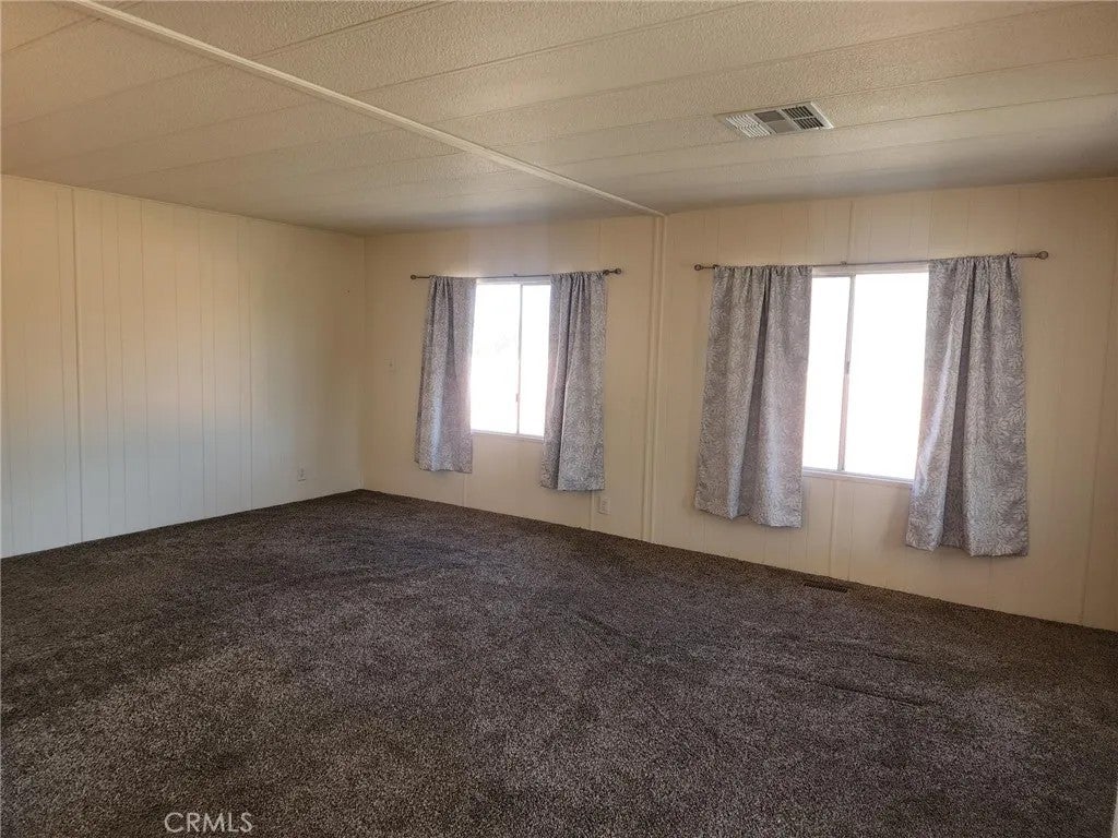881 N Lake 290