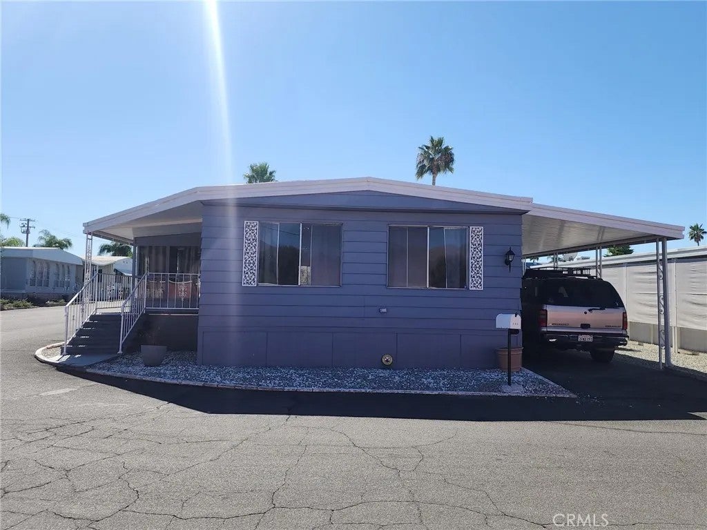 881 N Lake 290