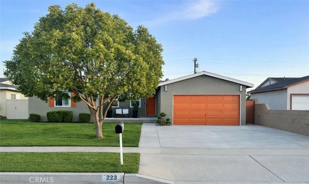 Photo of 223 E Alru St, Rialto, CA 92376 (MLS # CV26079994)