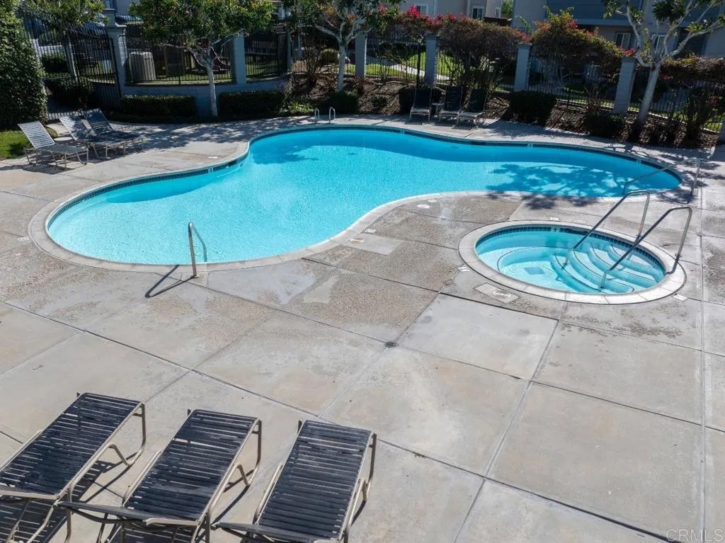 2157 Kings View Cir.