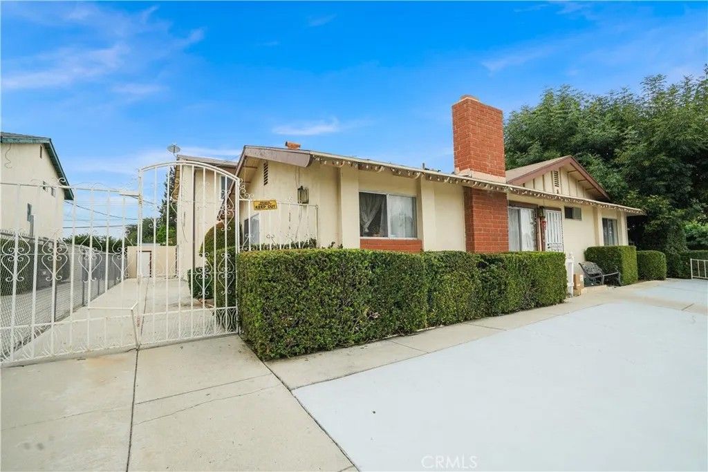 Photo of 22855 Vanowen Street #2, West Hills, CA 91307 (MLS # SR26050048)