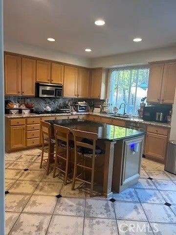 11695 Loucks