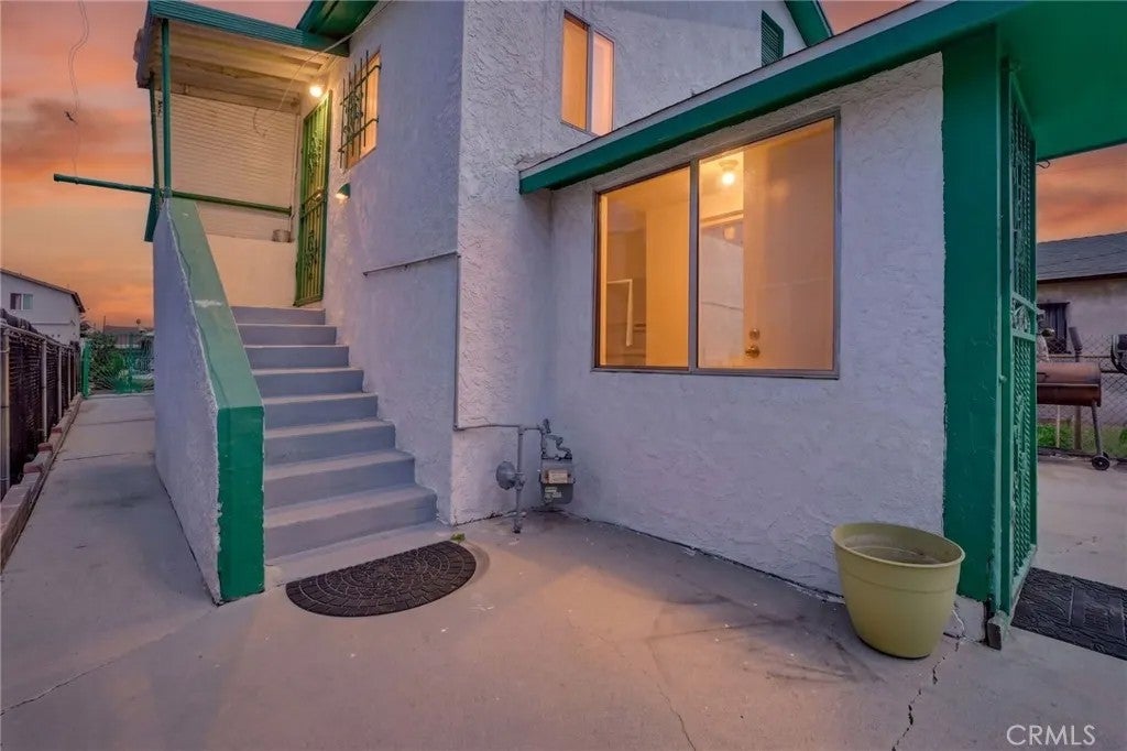 828 W 73rd Street