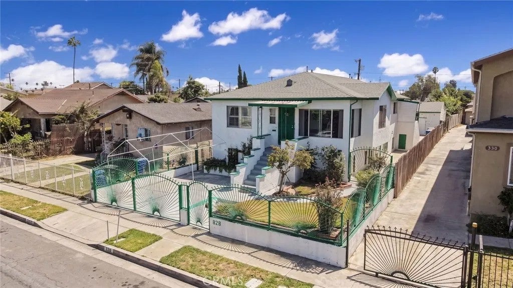 828 W 73rd Street