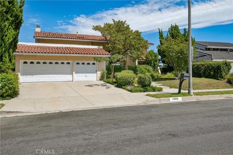 Photo of 11856 Porter Valley Drive, Porter Ranch, CA 91326 (MLS # SR26171468)