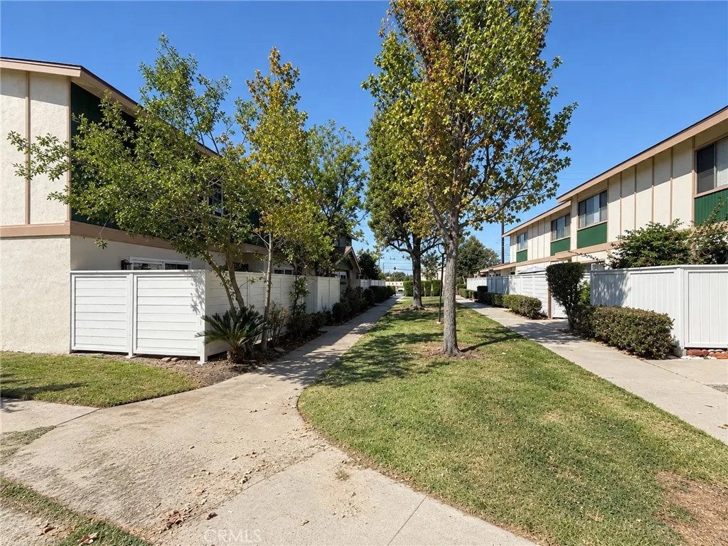 8180 Ferguson Green